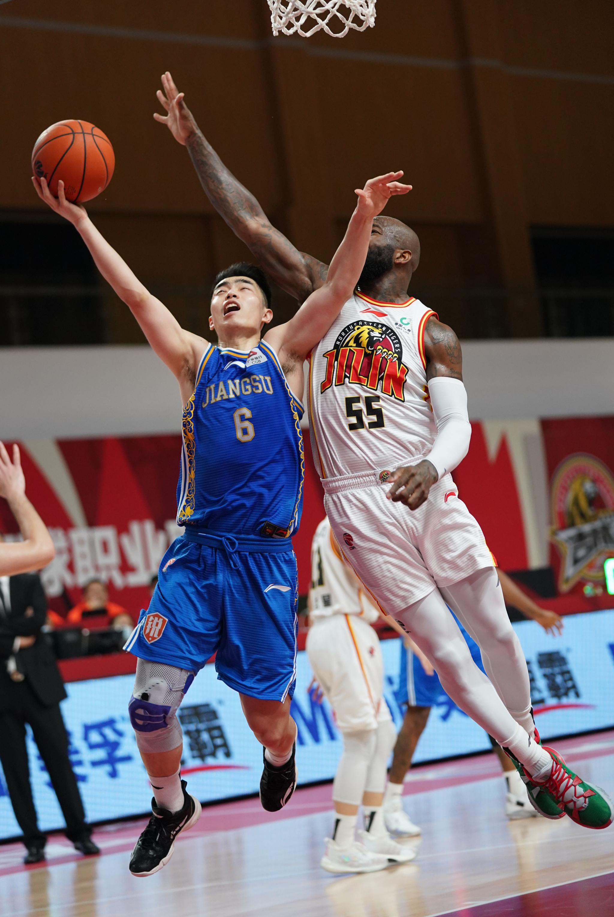 篮球——cba常规赛第四阶段:苏州肯帝亚不敌九台农商银行