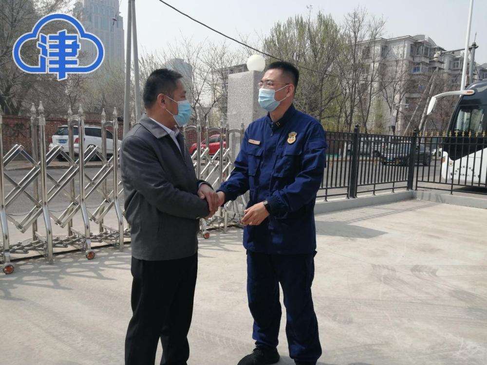 “党的卫士 百姓守护神 人民英雄 灭火及时雨”滨海新区京山道消防站收到群众致谢锦旗休闲区蓝鸢梦想 - Www.slyday.coM “党的卫士 百姓守护神 人民英雄 灭火及时雨”滨海新区京山道消防站收到群众致谢锦旗休闲区蓝鸢梦想 - Www.slyday.coM