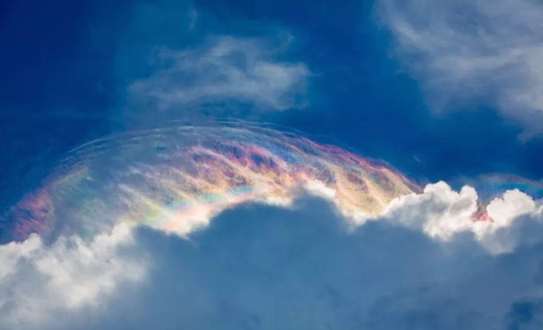 故宫上空出现"七彩祥云",是有什么征兆?