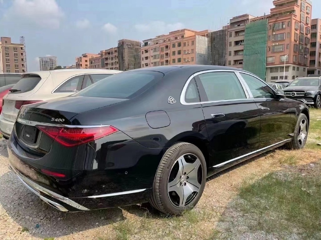 新车速递 | 标志性大饼轮毂 迈巴赫s480实拍图