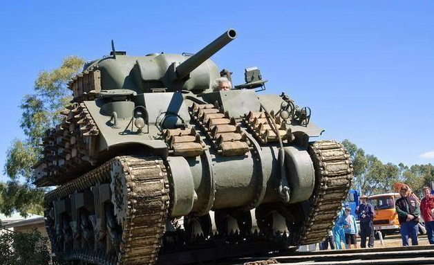 在太平洋战场横行的谢尔曼坦克到了欧洲大陆怎么就成谢馒头了