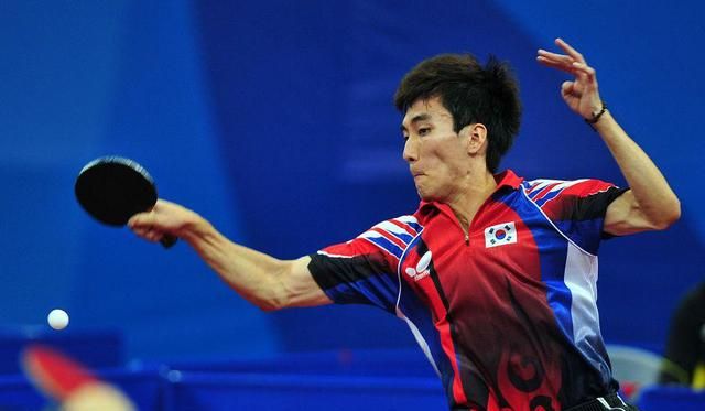 在这方面,我们可以通过观察其他乒乓球高手的挥拍动作,或者观看相关的