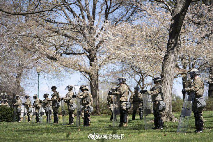 美国国会附近发生袭警致2死1伤休闲区蓝鸢梦想 - Www.slyday.coM 美国国会附近发生袭警致2死1伤休闲区蓝鸢梦想 - Www.slyday.coM