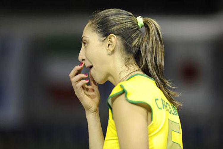 39岁女排奥运冠军再获召唤,曾和队友大吵被教练捂嘴|塔伊萨|法比亚娜