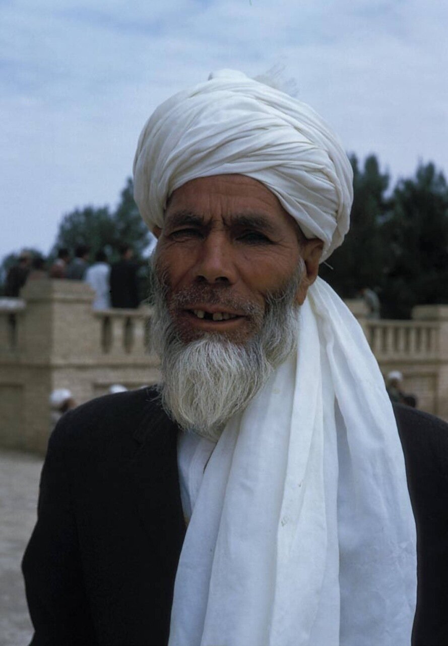 老照片 1969年的阿富汗老百姓 无所事事的阿富汗男人