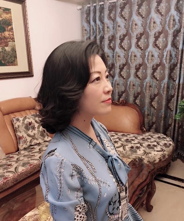 45岁到50岁适合什么样的发型,选择这几款,优雅又减龄