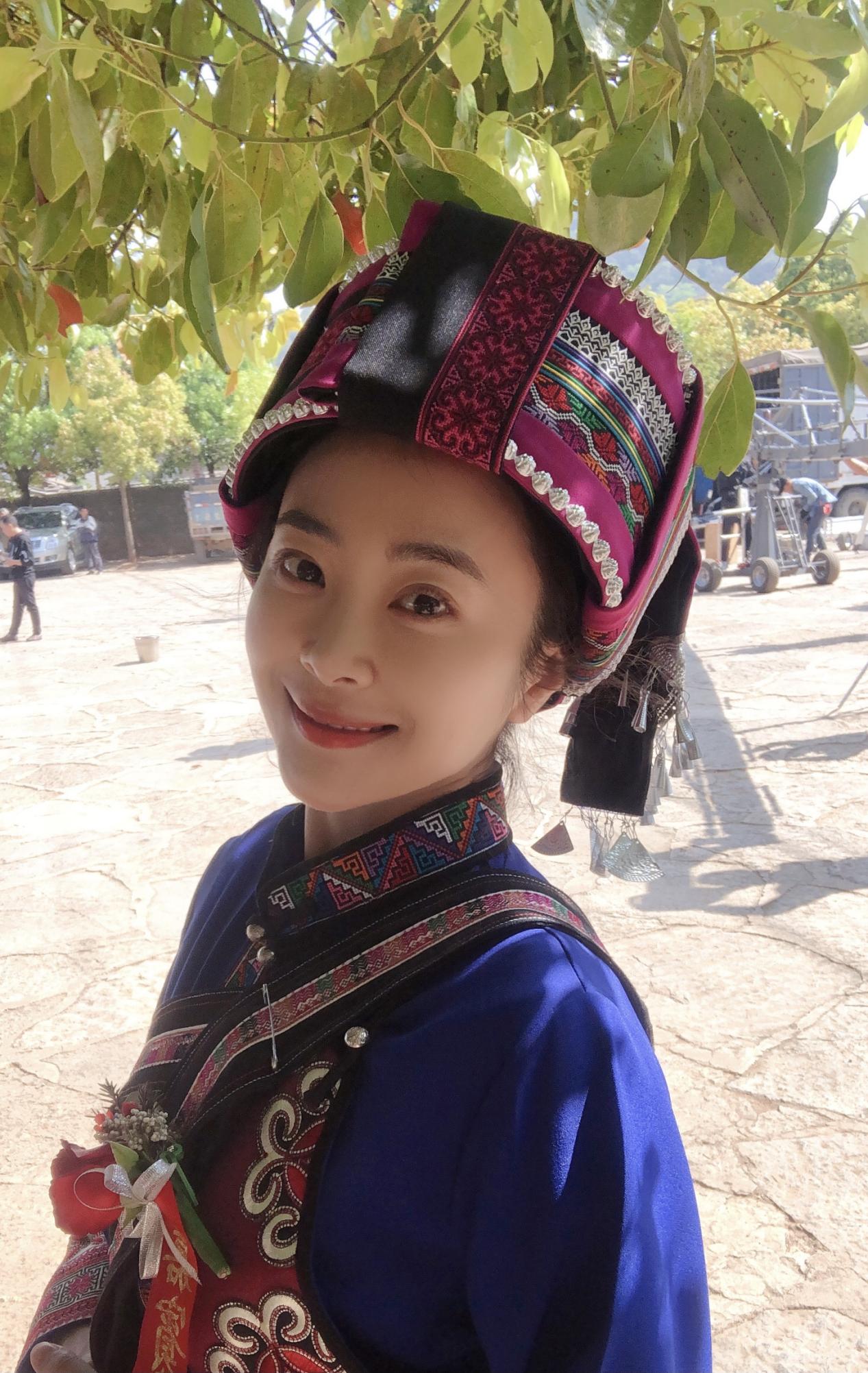 电影《牛筋村长》热拍 演员朱婷诠释彝族村长夫人