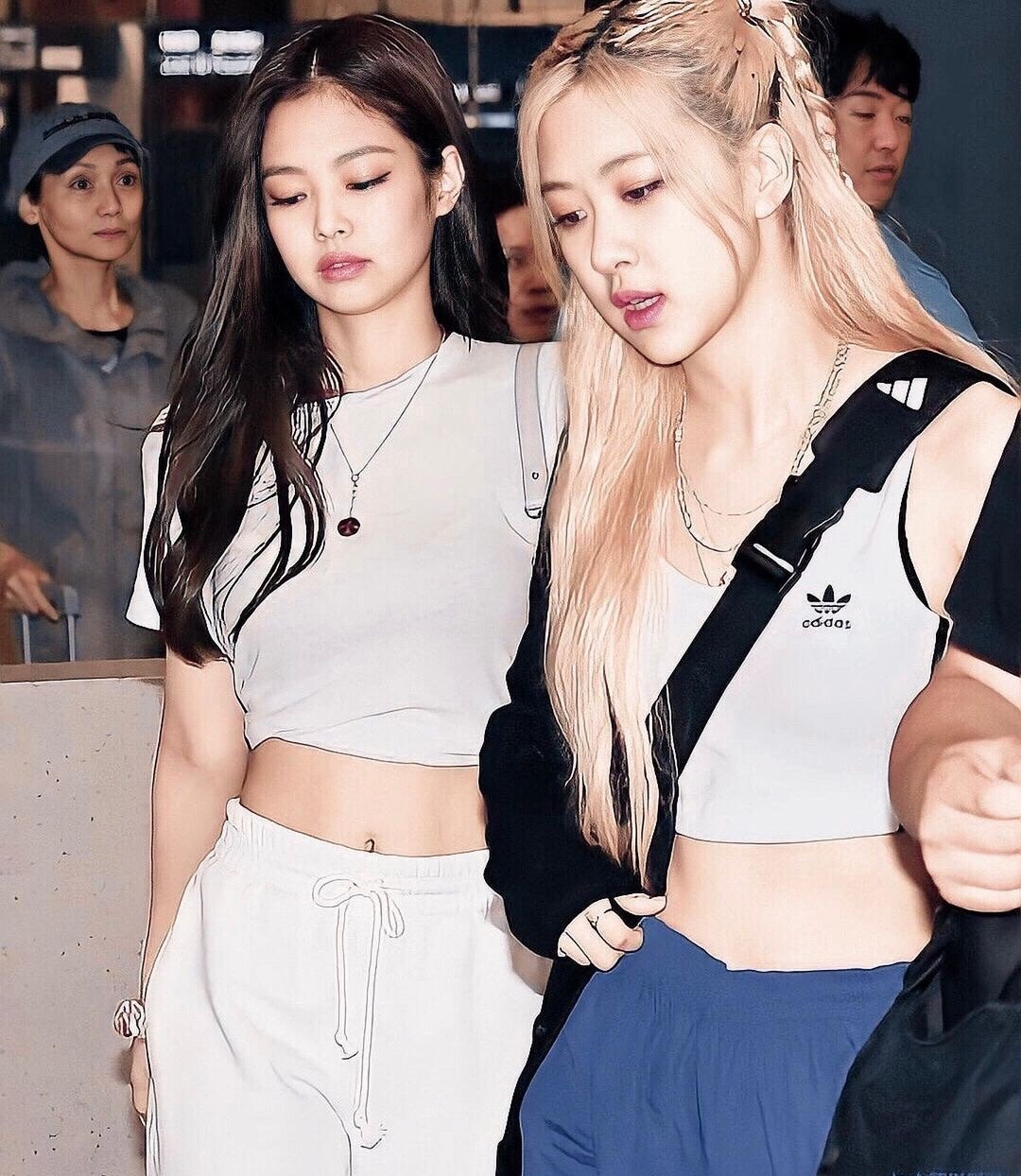 金智妮假扮粉丝连线朴彩英,朴彩英表现很尴尬,关系真的不太好?