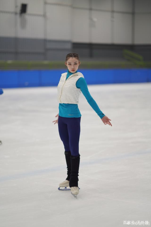 又一位被毁掉的花滑名将,25岁宣布退役,网友声讨教练组|于小雨|退役