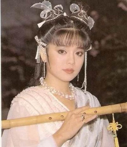 现年58岁的狄莺成名于80年代,她以歌仔戏演员的身份出道,而后转型参演