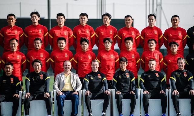 暴涨31倍,李宁球鞋遭热炒!国足48小时连续两次力挺耐克,太寒心休闲区蓝鸢梦想 - Www.slyday.coM 暴涨31倍,李宁球鞋遭热炒!国足48小时连续两次力挺耐克,太寒心休闲区蓝鸢梦想 - Www.slyday.coM