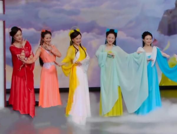 《欢天喜地七仙女》重聚,蒋欣感动流泪,霍思燕缺席令人遗憾