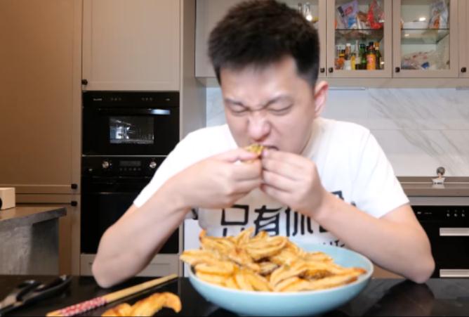 敬汉卿又开始作死?新视频吃海星疑似中毒,定位被发现亮点