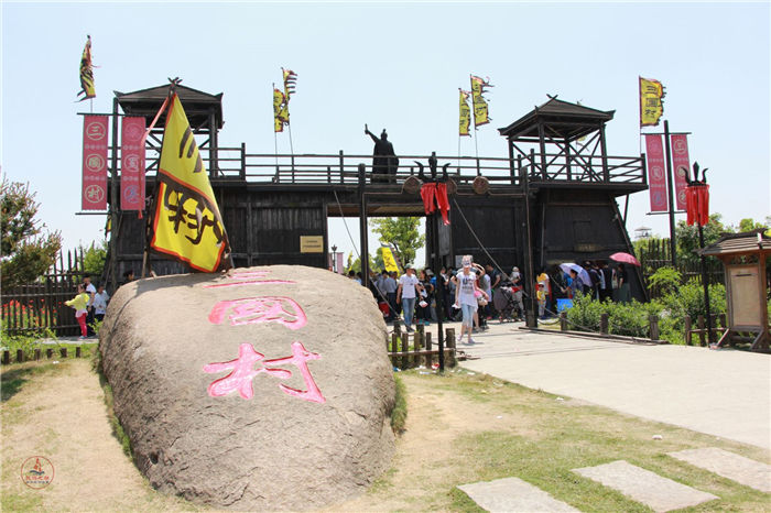 在南京江宁淳化马场山,1800年前是三国周郎牧马练兵之地.