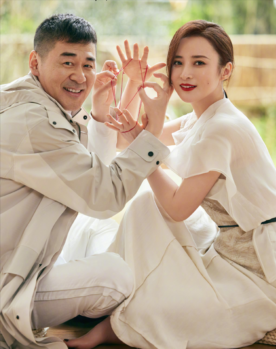 牵妻走路儿子被晾一边,14岁长子超1米8|陈建斌|蒋勤勤|长子_新浪新闻