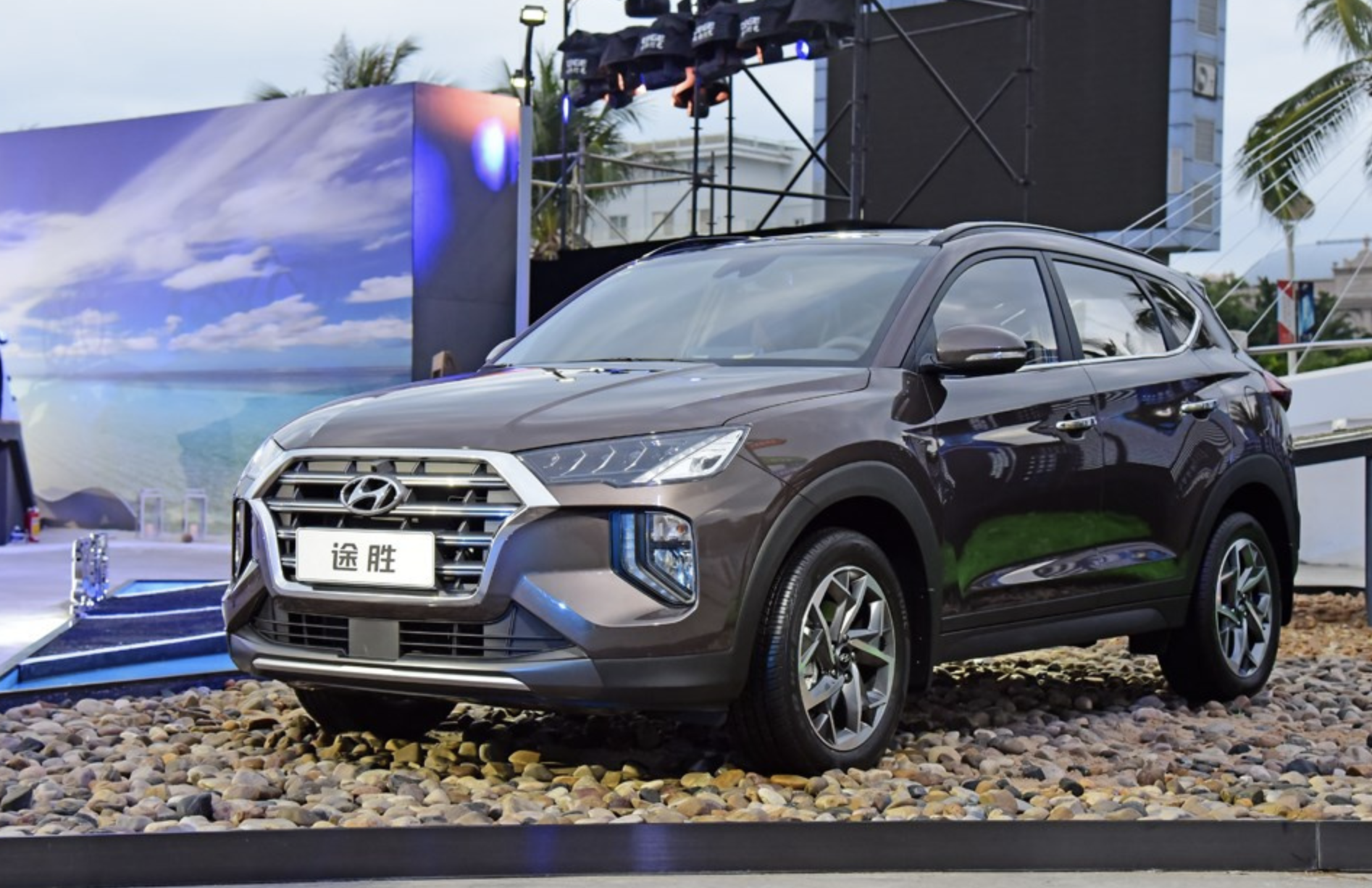 回顾前世今生解读第五代途胜l的设计美学