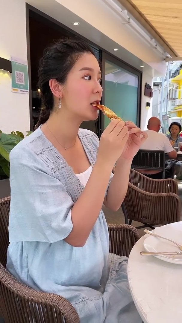 香港女星余香凝晒唯美孕照宣布佗女儿,曾与陈家乐有过三年情
