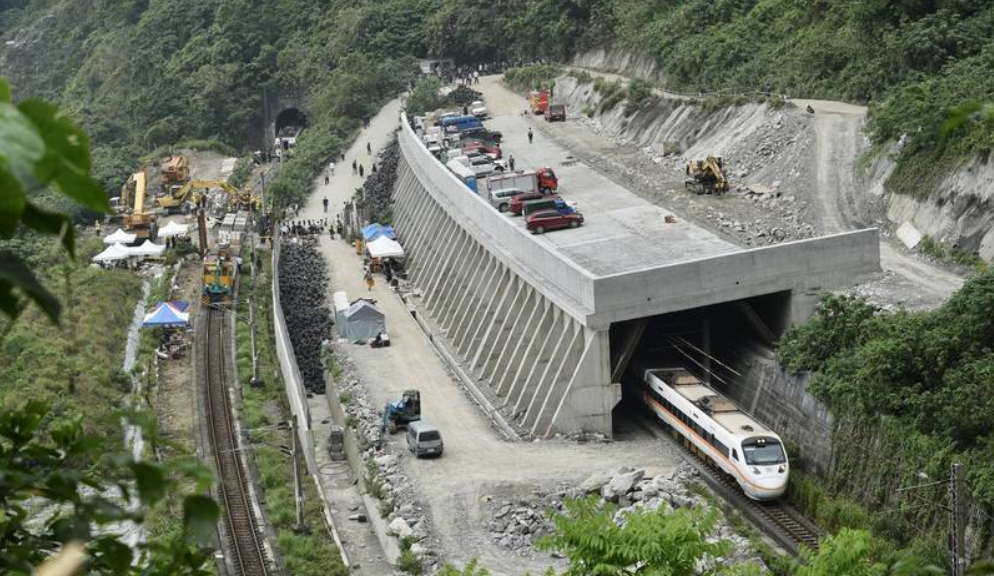 台铁出轨事故调查重大进展 寻获肇事工程车行车记录器休闲区蓝鸢梦想 - Www.slyday.coM