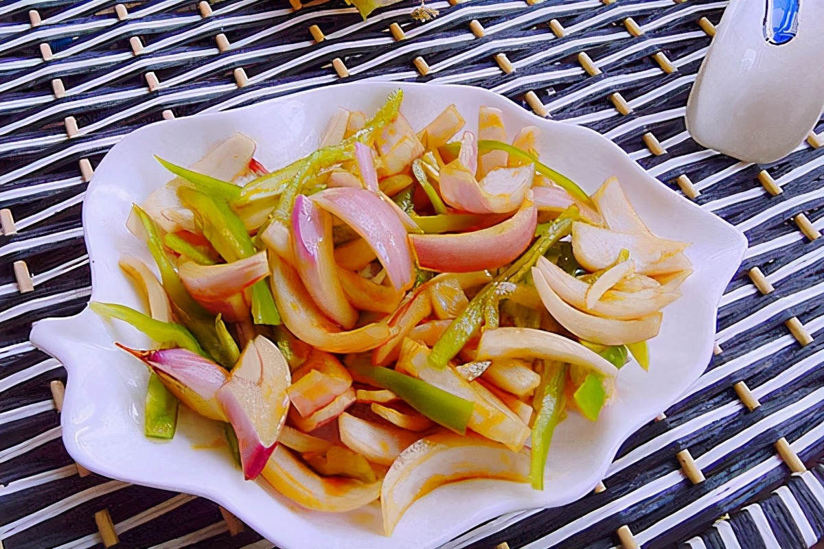 怪不得饭店的凉拌洋葱那么好吃原来技巧全在这学不会可惜了