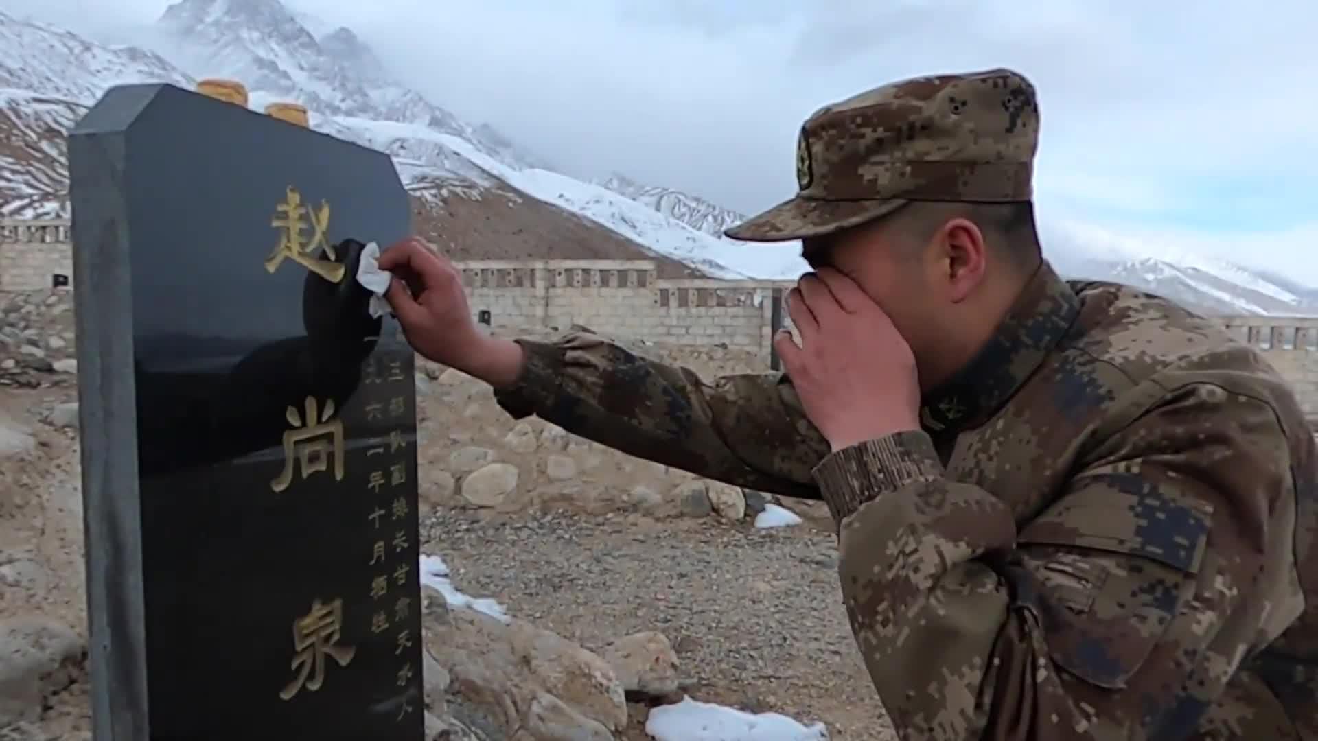 海拔4280米,百余朵玫瑰盛开在康西瓦烈士陵园