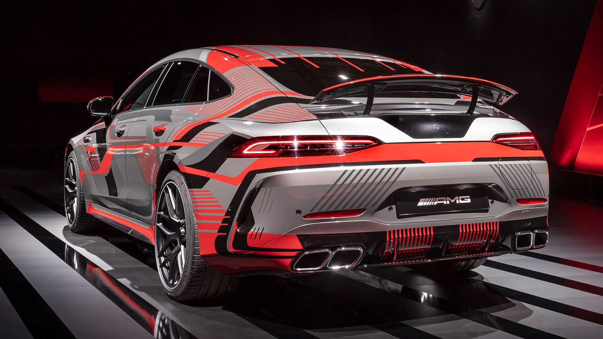 奔驰性能车换混动8缸车1000牛米4缸c63有650马力