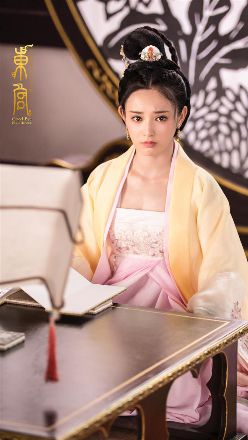 《东宫》彭小冉的红衣造型惊艳但太子妃的造型也堪称一绝!