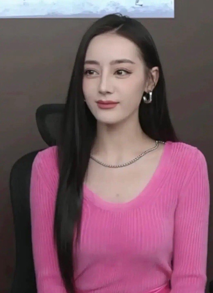 难怪歌隼不如皓嫣迪丽热巴和吴磊的吻戏用鹦鹉来当替身