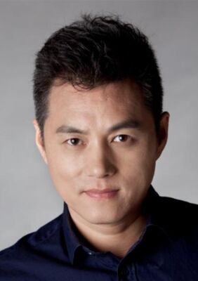 曾与徐峥演对手戏被熟知,现万弘杰转型做导演,生活悠闲做女儿奴