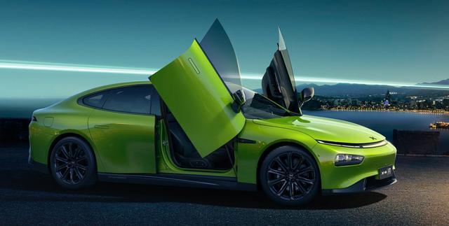 小鹏p7"剪刀门",开启"科幻卖车",前脸像鲶鱼