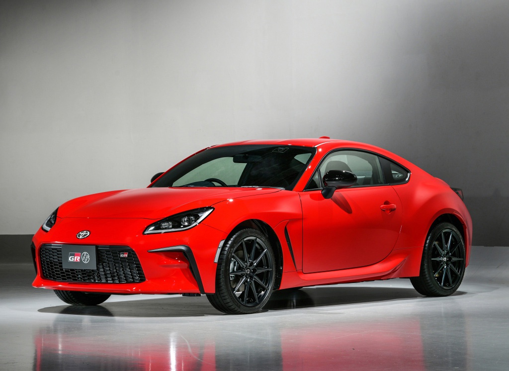 适合年轻人的小跑车新款丰田86发布搭载24l动力