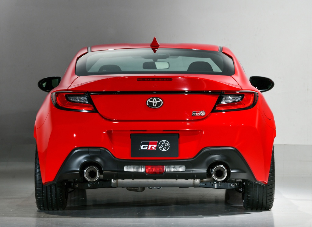 适合年轻人的小跑车新款丰田86发布搭载24l动力