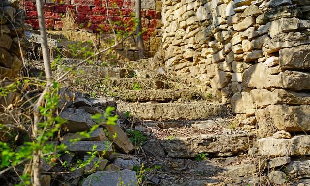踏青济南云台寺,发现一个空无一人的小山村|寺庙|云台寺|踏青_新浪