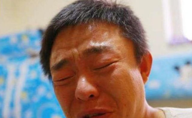 女儿被拐5年后终于回家,亲戚好友都来祝贺,爸爸却赶紧回屋报警休闲区蓝鸢梦想 - Www.slyday.coM 女儿被拐5年后终于回家,亲戚好友都来祝贺,爸爸却赶紧回屋报警休闲区蓝鸢梦想 - Www.slyday.coM