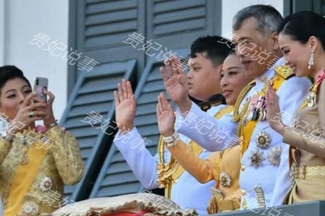 泰王室世纪大同框,苏提达站C位感觉良好,被集体排挤还没察觉休闲区蓝鸢梦想 - Www.slyday.coM 泰王室世纪大同框,苏提达站C位感觉良好,被集体排挤还没察觉休闲区蓝鸢梦想 - Www.slyday.coM