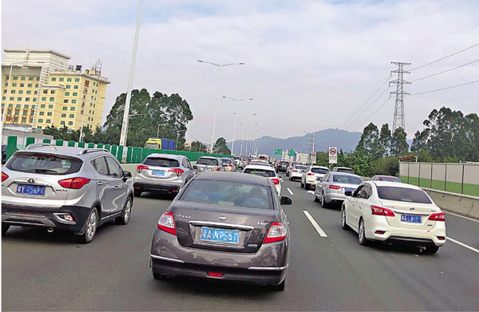 「补偿式出游」 粤20条高速拥堵