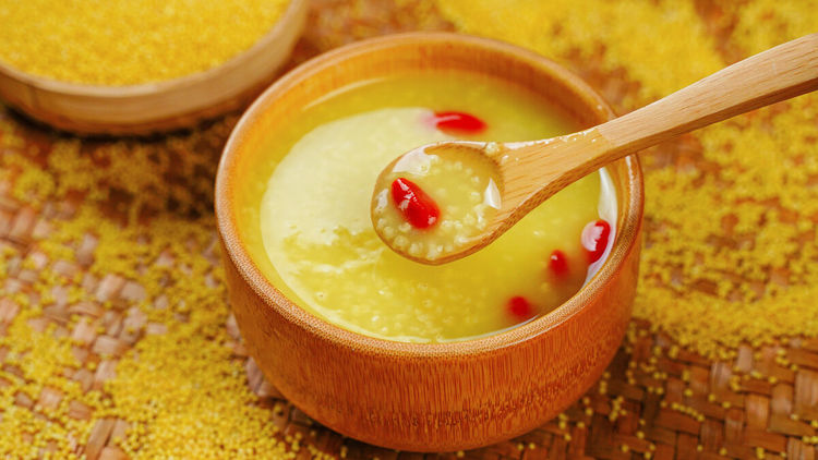 小米粥直接下锅熬,难怪家里人不爱吃,教你正确方法