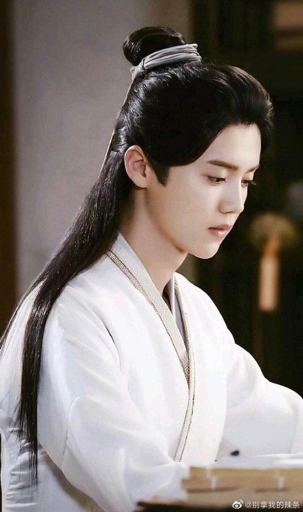 男星们古装扮相出圈图易烊千玺王俊凯王源王一博又帅又酷