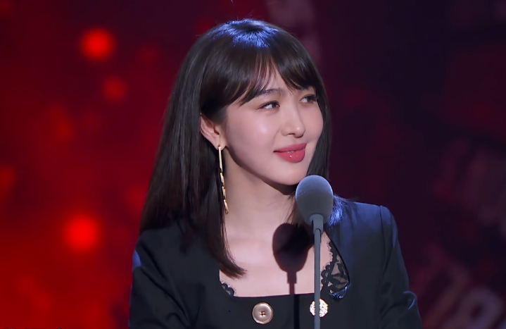 李菲儿脸红了被气到深呼吸吐槽大会各种暗示黄晓明和baby