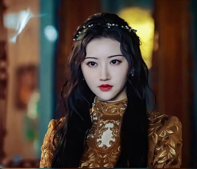 景甜在《司藤》中的细眉可谓是神来之笔,景甜的仪态也值得开班啊