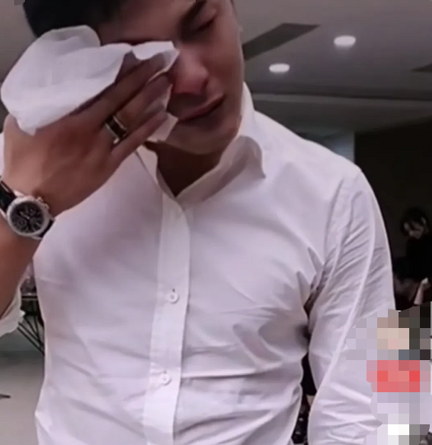 辛巴狂立卖惨人设,2斤洗衣液卖8元被嘲三无产品,痛哭博同情休闲区蓝鸢梦想 - Www.slyday.coM 辛巴狂立卖惨人设,2斤洗衣液卖8元被嘲三无产品,痛哭博同情休闲区蓝鸢梦想 - Www.slyday.coM