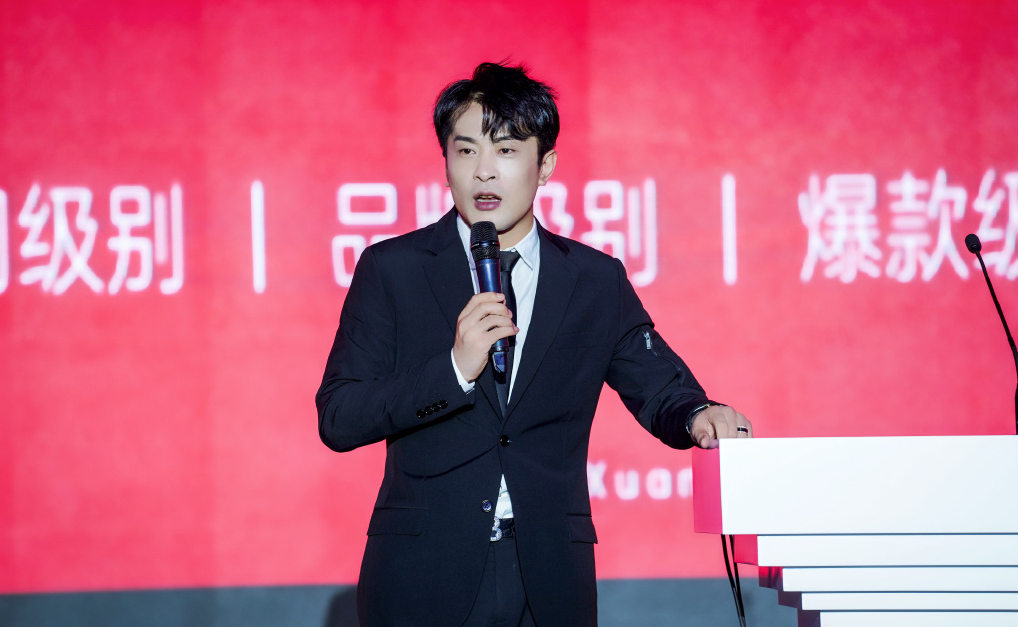 辛巴狂立卖惨人设,2斤洗衣液卖8元被嘲三无产品,痛哭博同情休闲区蓝鸢梦想 - Www.slyday.coM 辛巴狂立卖惨人设,2斤洗衣液卖8元被嘲三无产品,痛哭博同情休闲区蓝鸢梦想 - Www.slyday.coM