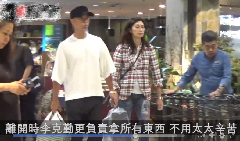 54岁李克勤否认全家移民，俩儿子都读国际学校，一年学费四十万休闲区蓝鸢梦想 - Www.slyday.coM