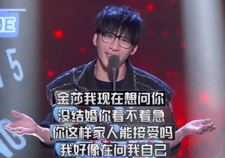 但是大张伟吐槽表演真正的重头戏,其实是在于他的"角色扮演之音乐吐槽