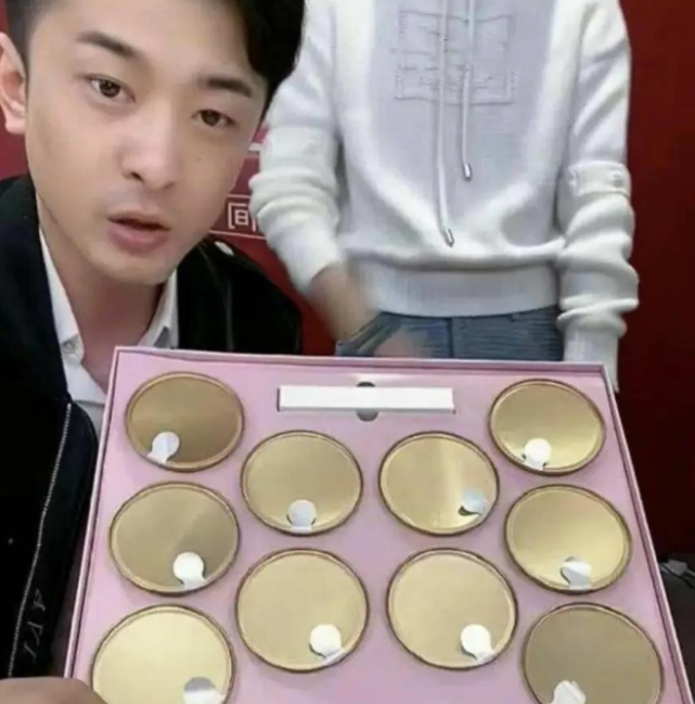 辛巴2斤洗衣液仅卖8块钱，却被嘲讽三无产品，录视频痛哭太难了休闲区蓝鸢梦想 - Www.slyday.coM