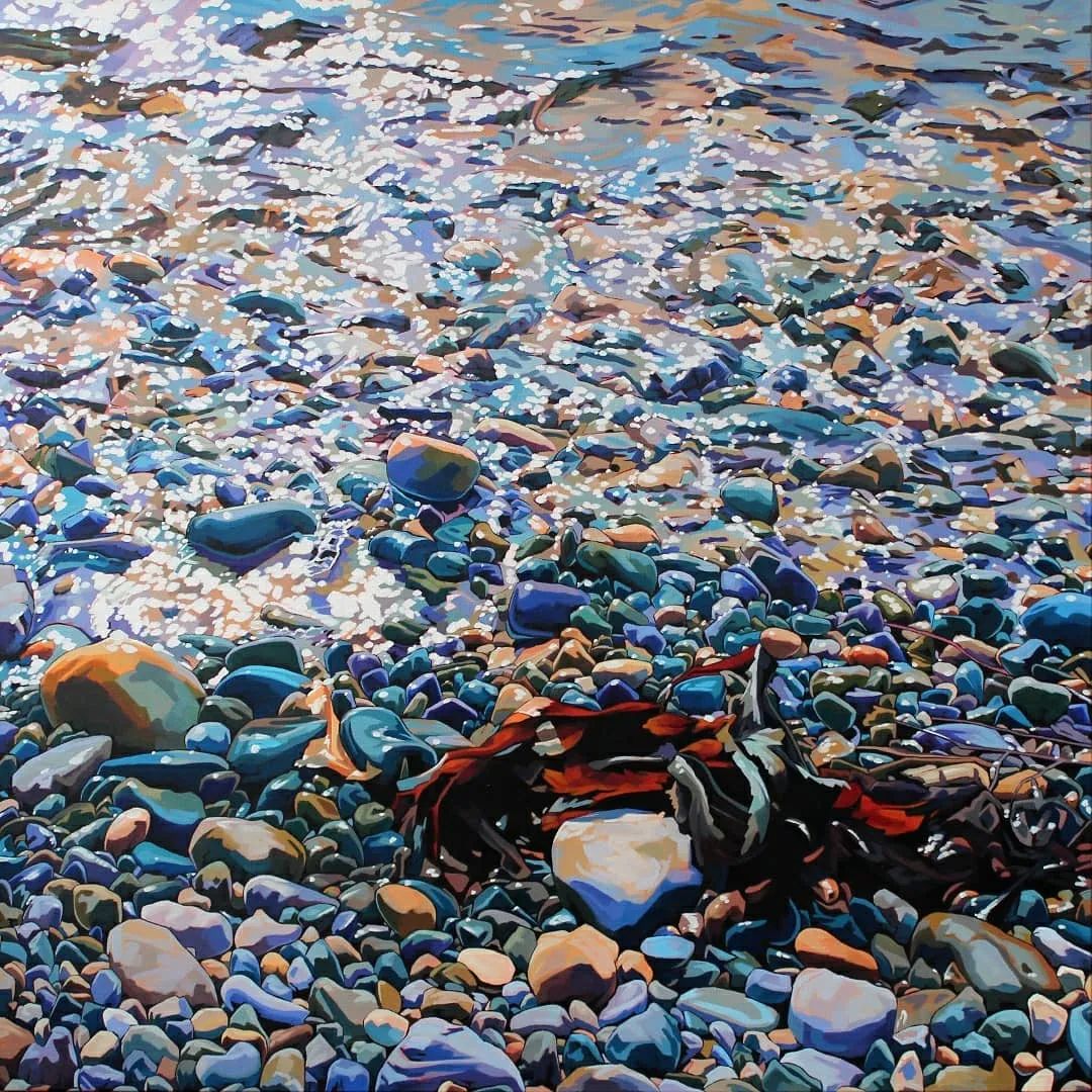 色彩绚烂的海边石头太美