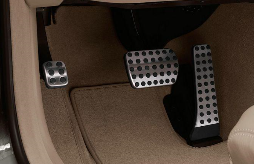 被称为反人类设计的单踏板电动车频繁失控或许与它有关