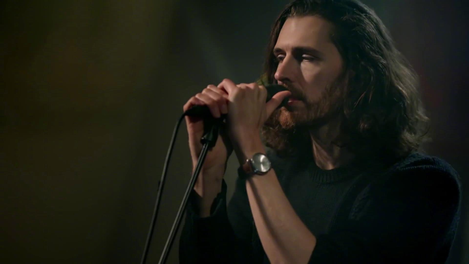 拥有忧郁伤感的艺术家气质歌手hozier