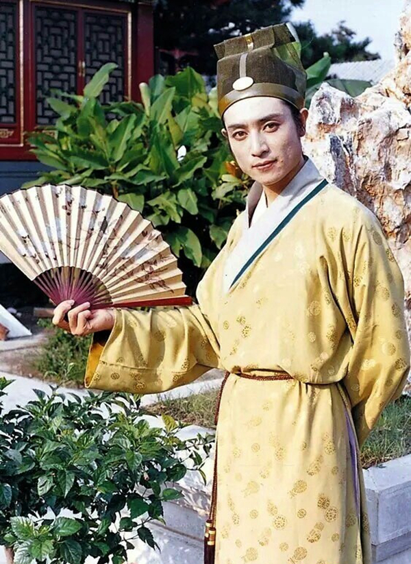 红楼梦里最有情有义的贾府子孙却被高鹗俗笔改坏被很多人误解