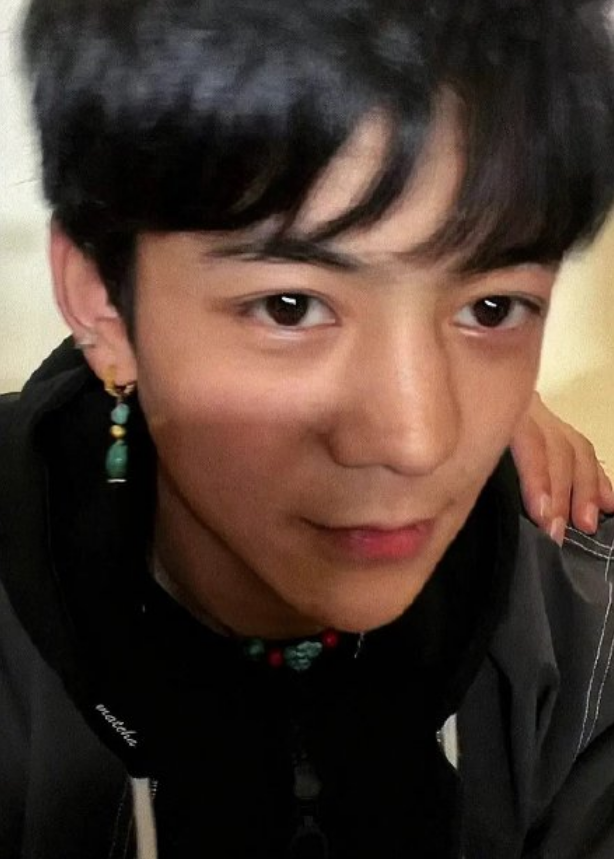 第三,丁真和张小斐都很擅长和网友互动,张小斐就不