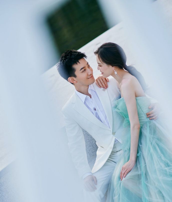 35岁吴敏霞结婚4年再拍婚纱照,与老公全程对视,身材不输女星